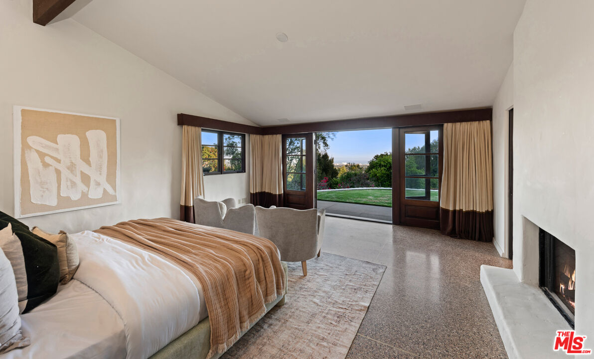 Amazing "Cliff May" Architectural Showpiece