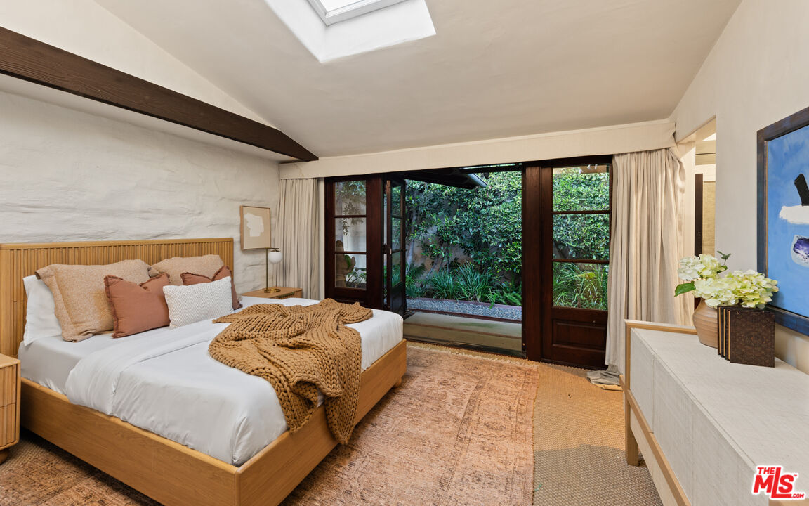 Amazing "Cliff May" Architectural Showpiece