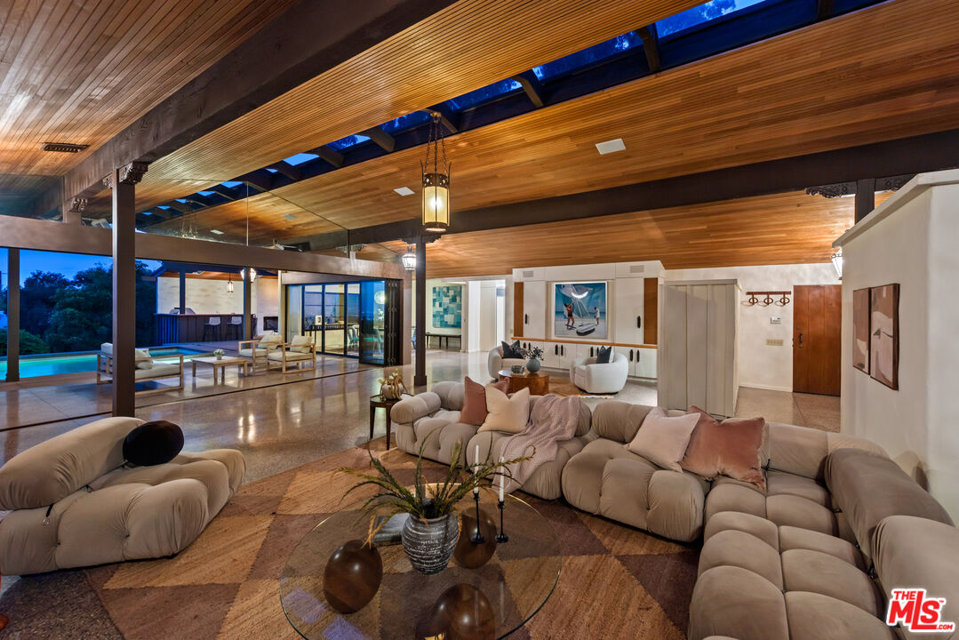 Amazing "Cliff May" Architectural Showpiece