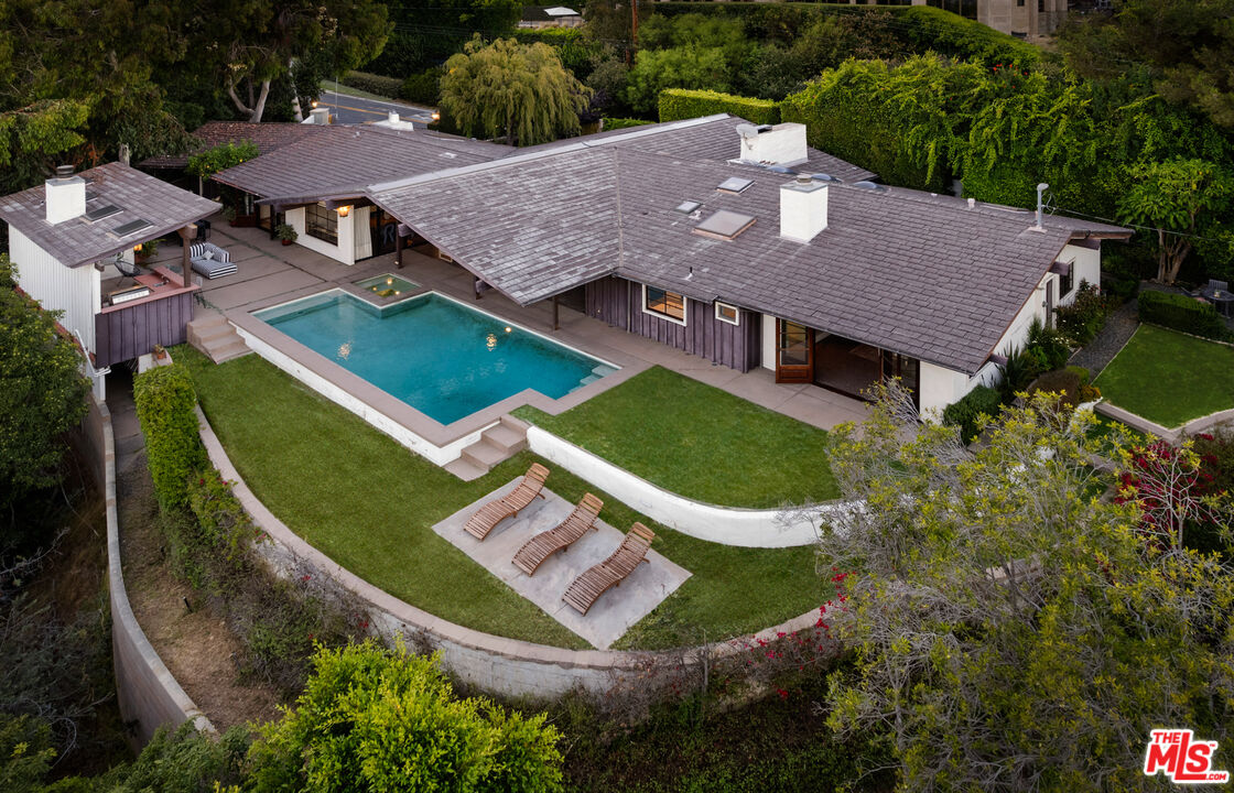 Amazing "Cliff May" Architectural Showpiece