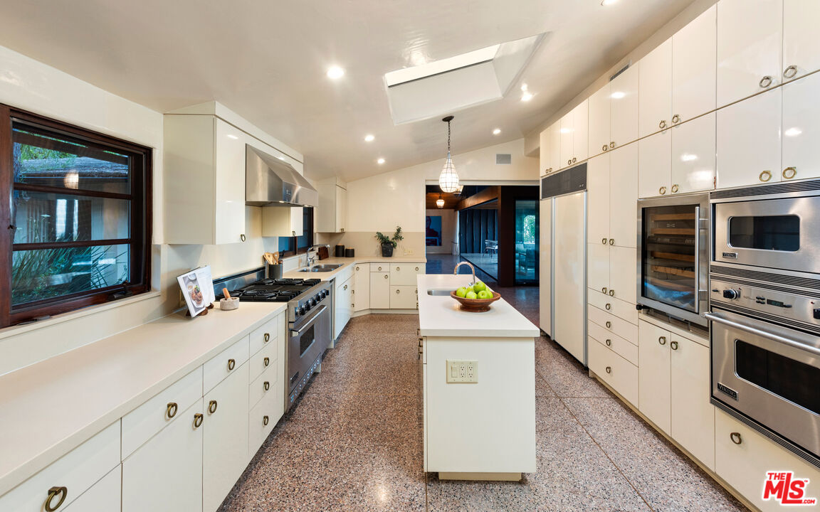 Amazing "Cliff May" Architectural Showpiece