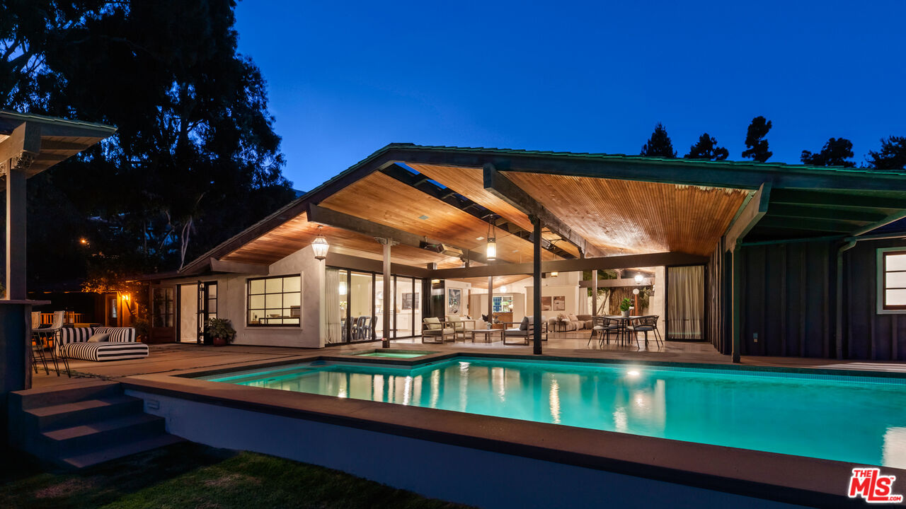 Amazing "Cliff May" Architectural Showpiece