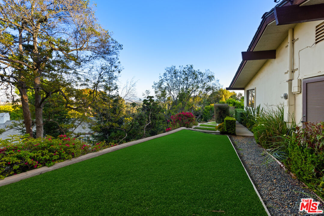 Amazing "Cliff May" Architectural Showpiece