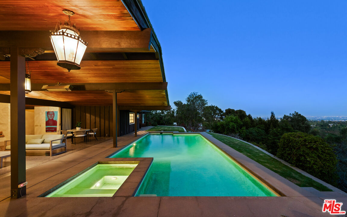 Amazing "Cliff May" Architectural Showpiece