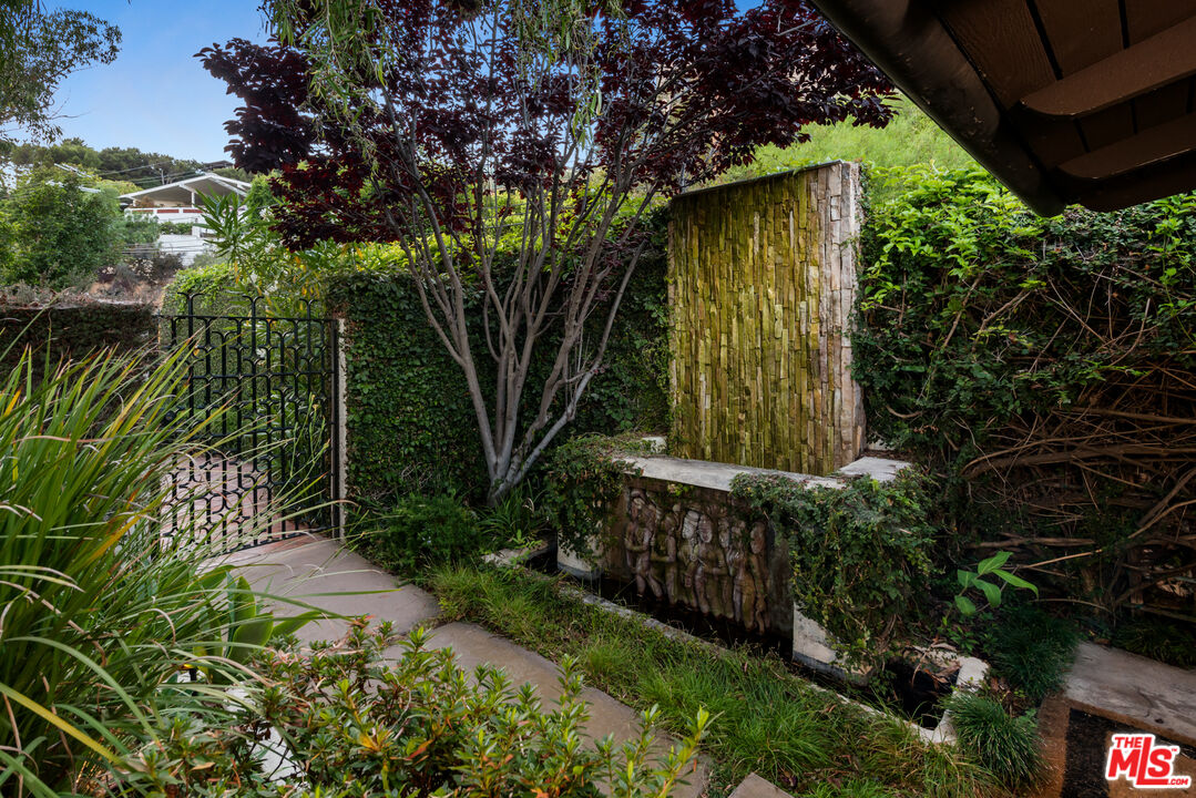 Amazing "Cliff May" Architectural Showpiece