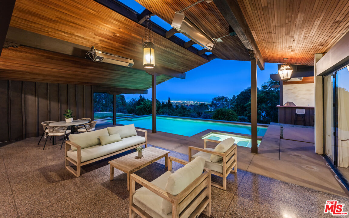 Amazing "Cliff May" Architectural Showpiece