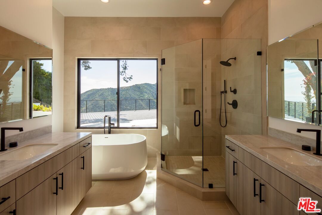 Pacific Palisades, CA, 90272
