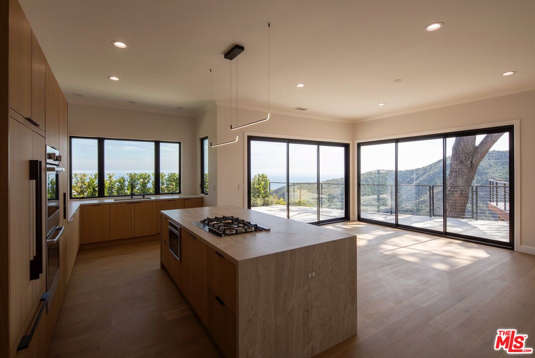 Pacific Palisades, CA, 90272