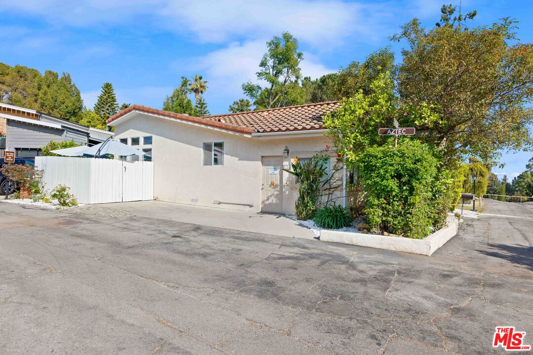 Topanga, CA, 90290