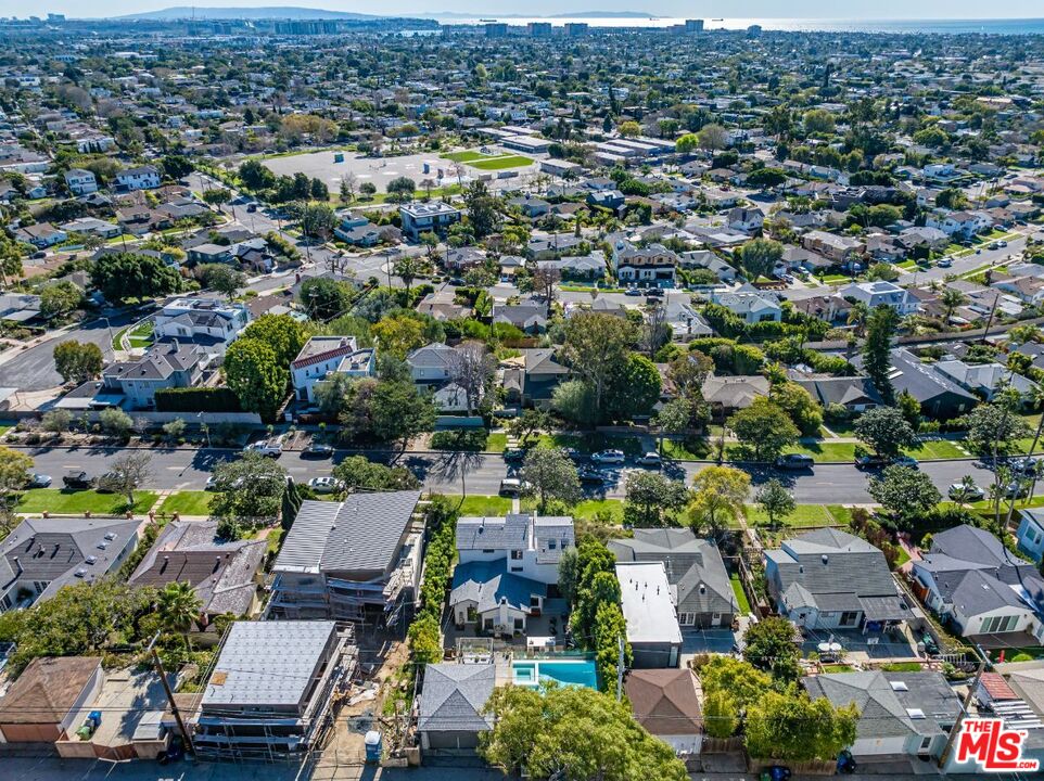 Los Angeles, CA, 90066