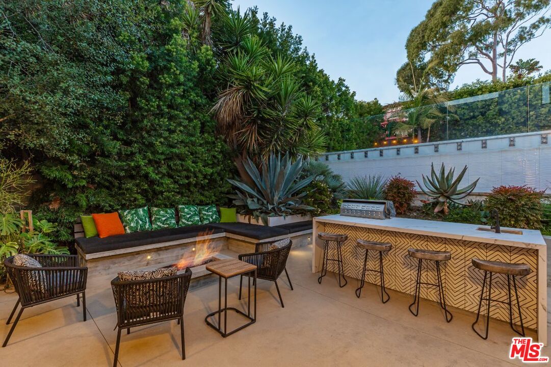 Los Angeles, CA, 90066