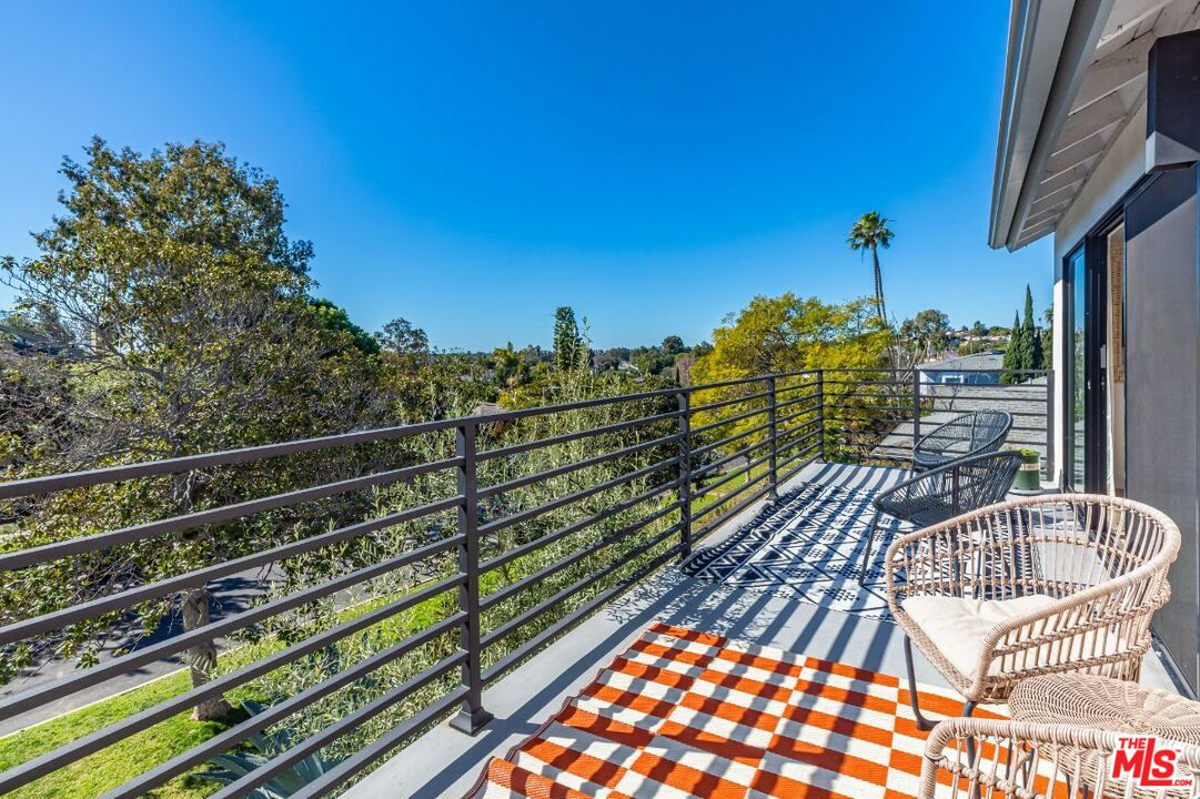 Los Angeles, CA, 90066