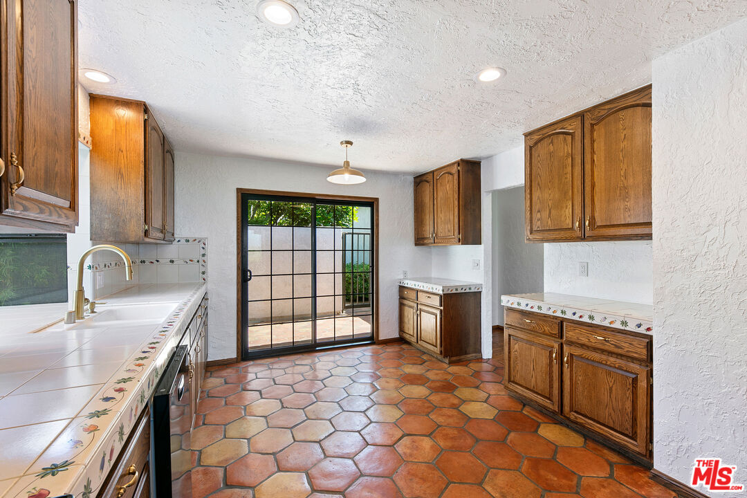 6769 Shearwater Ln