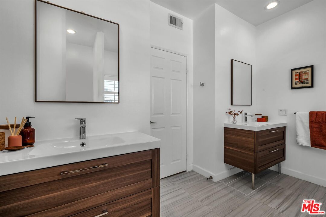 1932 Pelham Ave Unit: 401
