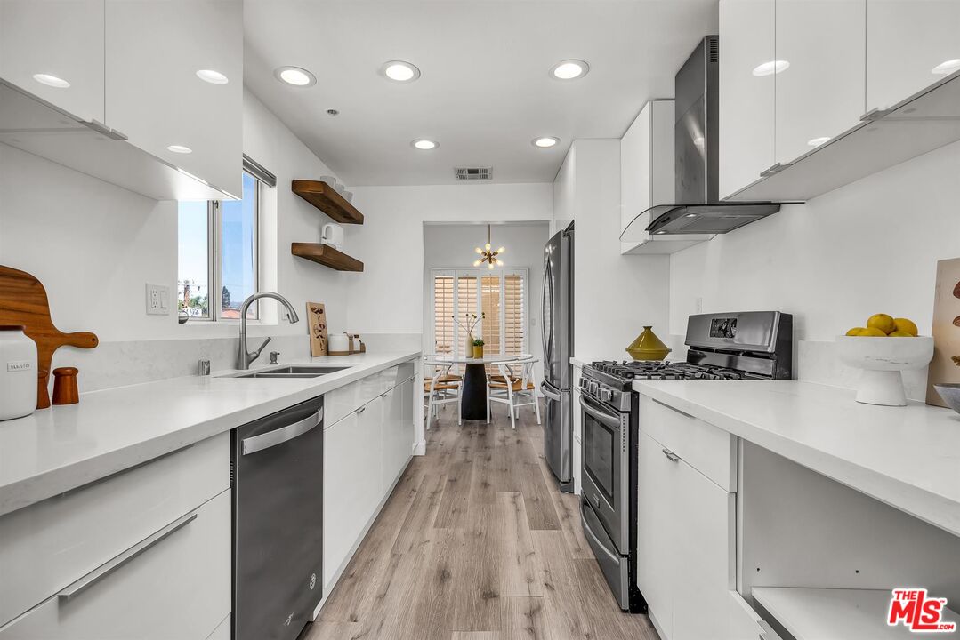 1932 Pelham Ave Unit: 401