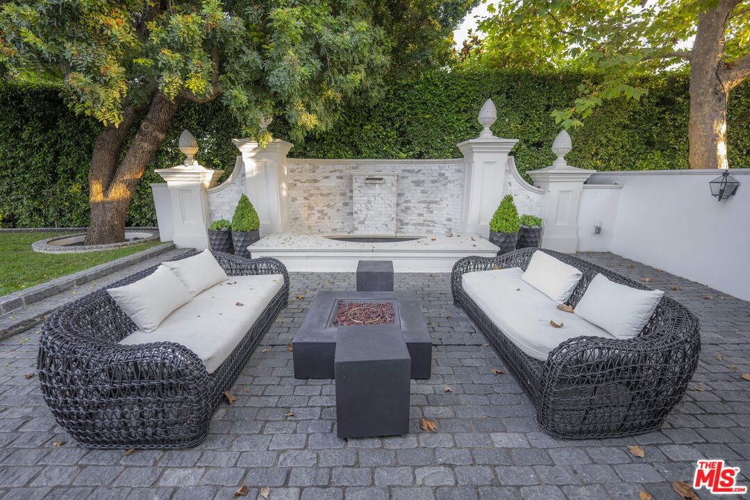 200 S Mapleton Dr