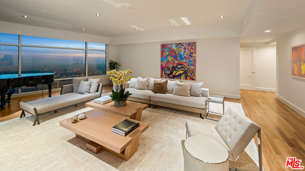 Exudes Luxury and Glamour