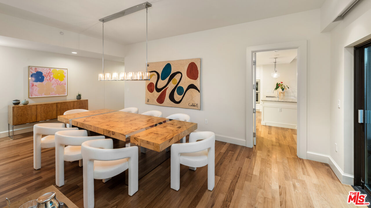 Exudes Luxury and Glamour