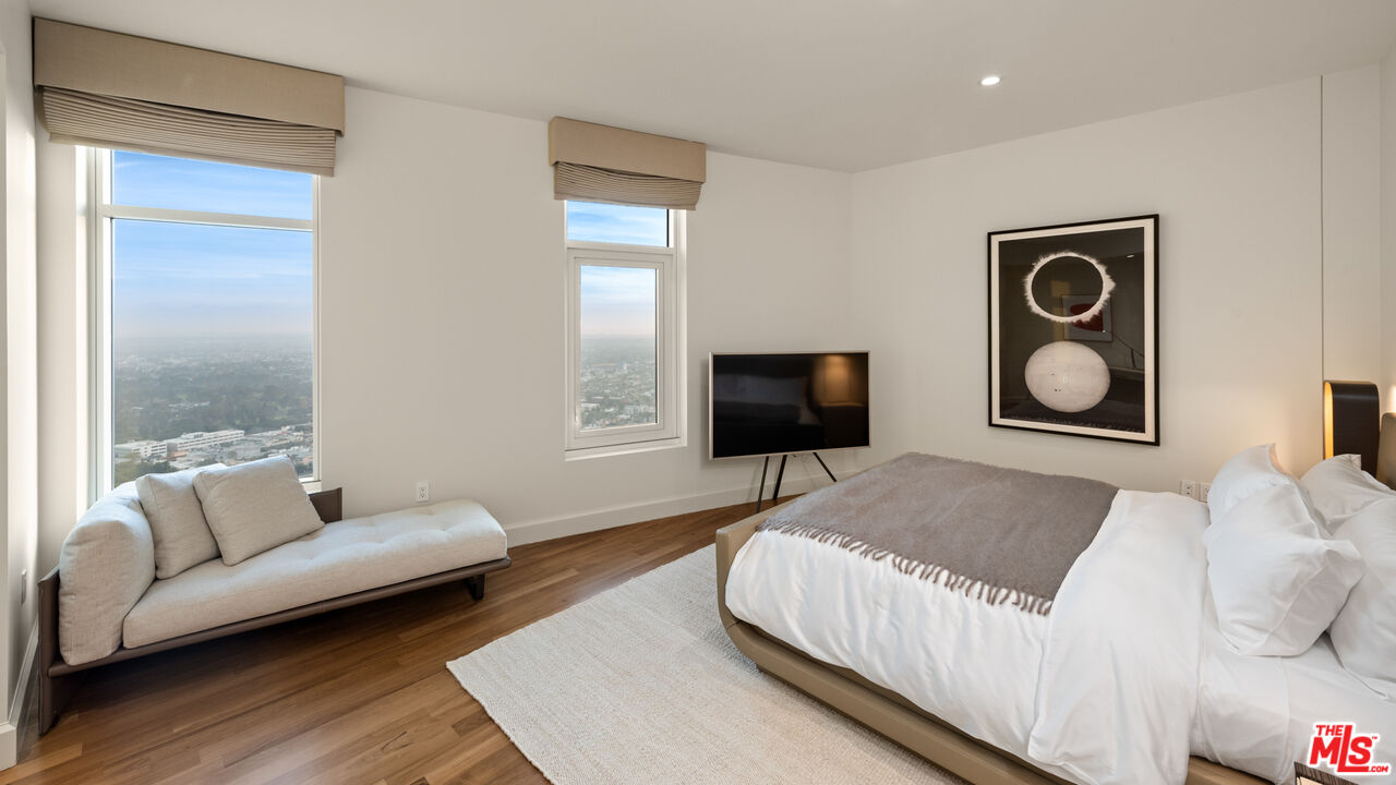 Exudes Luxury and Glamour