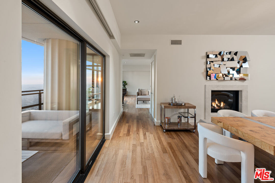 Exudes Luxury and Glamour