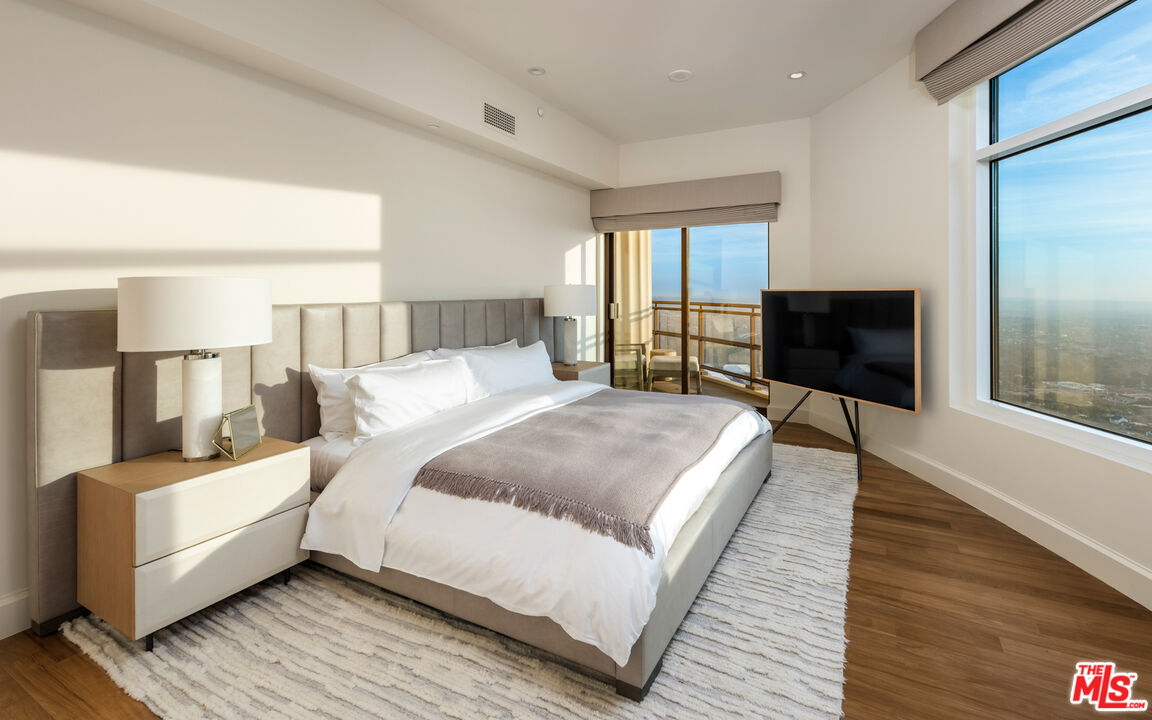 Exudes Luxury and Glamour