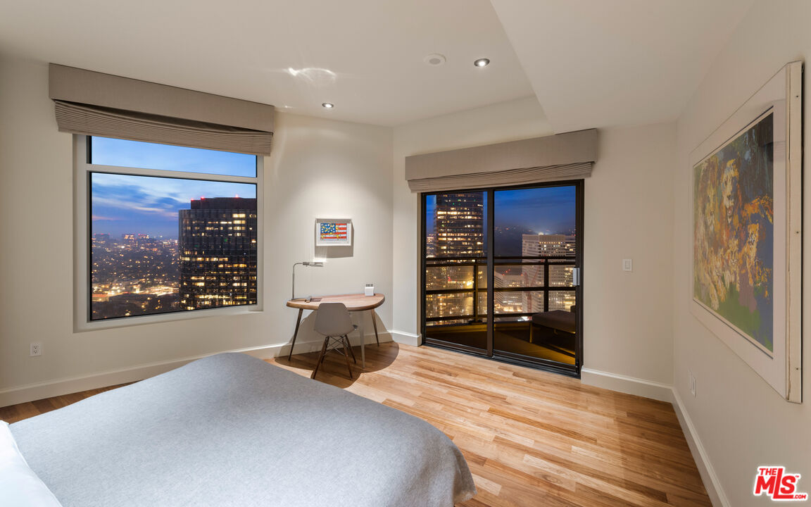 Exudes Luxury and Glamour