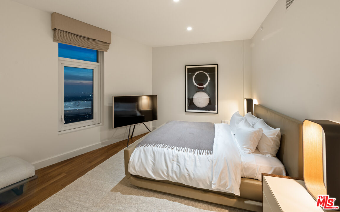 Exudes Luxury and Glamour