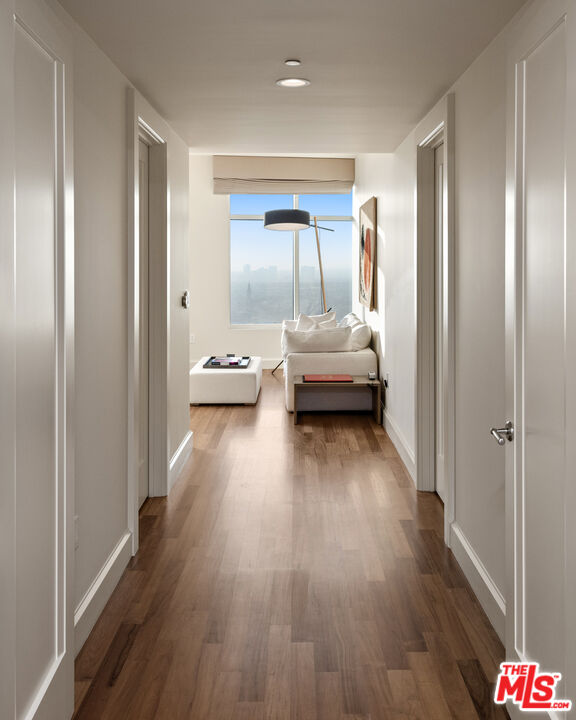 Exudes Luxury and Glamour