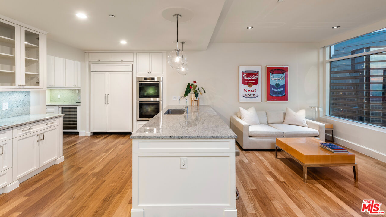 Exudes Luxury and Glamour