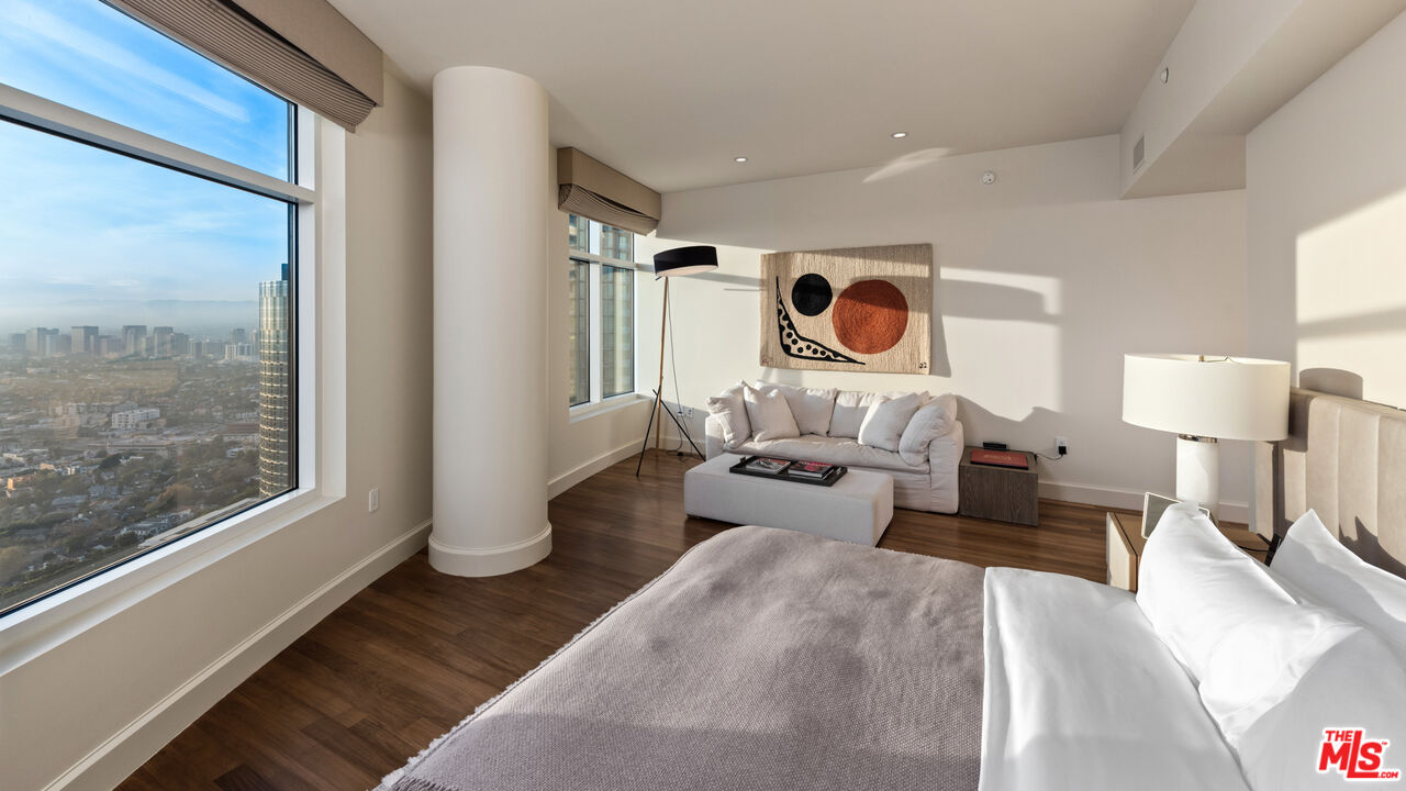 Exudes Luxury and Glamour