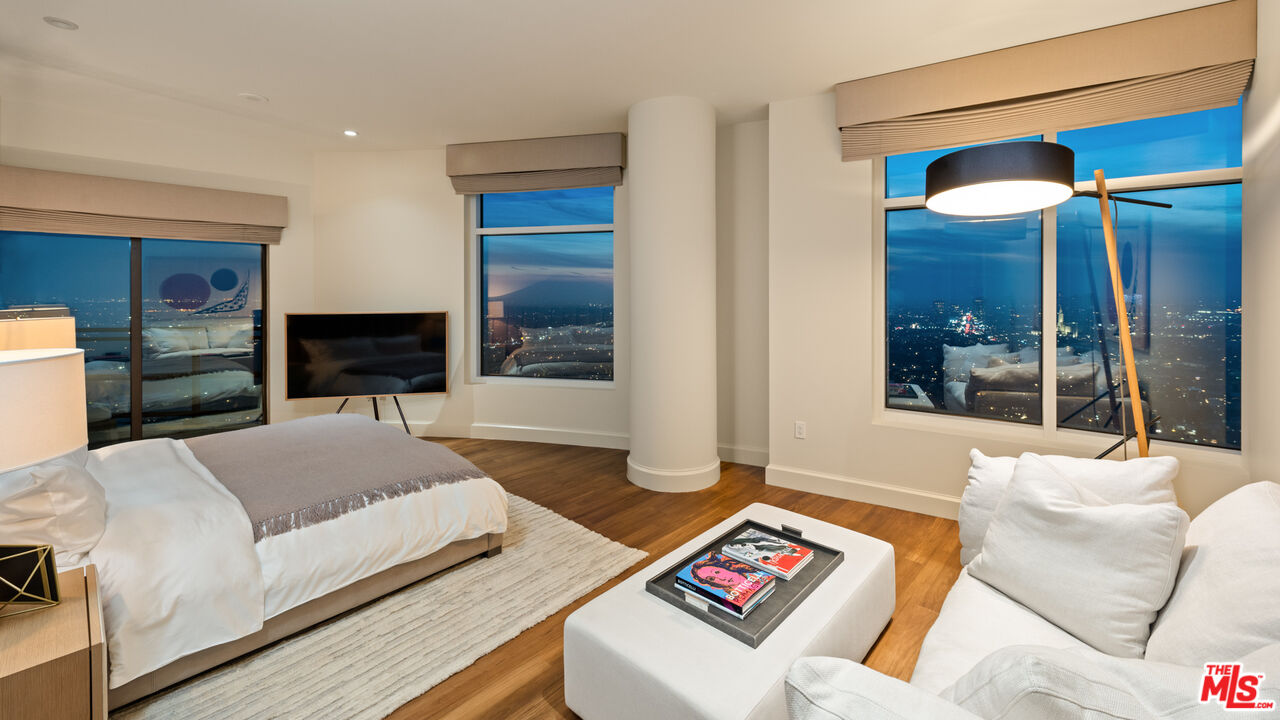 Exudes Luxury and Glamour