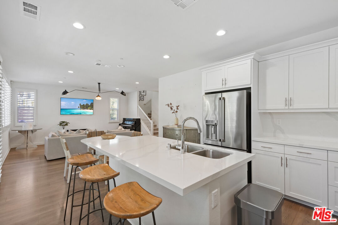 West Hills, CA, 91307