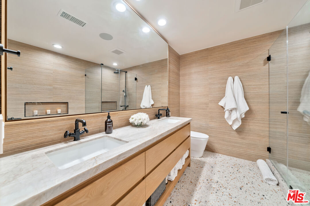 1033 Carol Dr Unit: 304