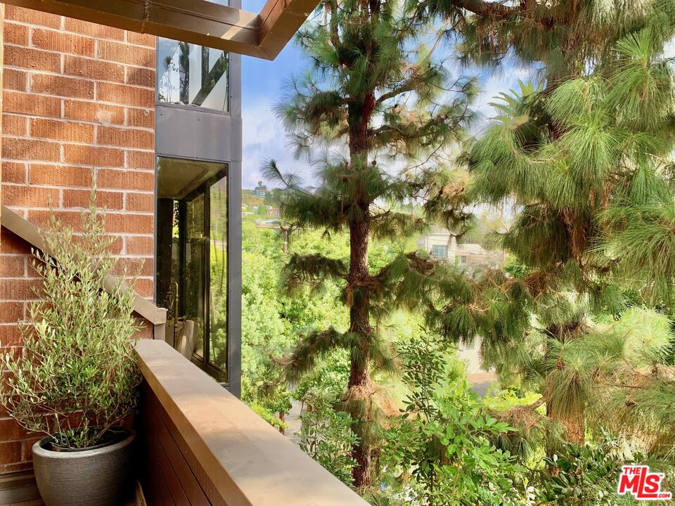 1033 Carol Dr Unit: 304