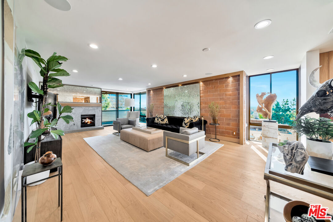 1033 Carol Dr Unit: 304