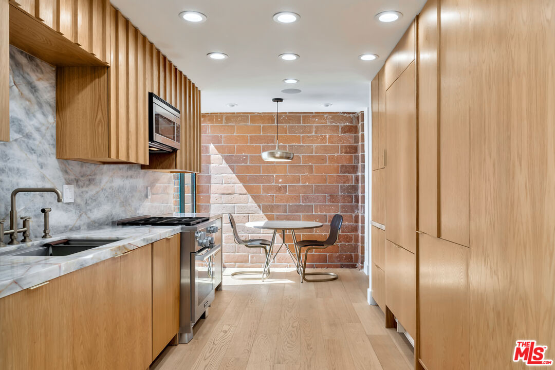 1033 Carol Dr Unit: 304