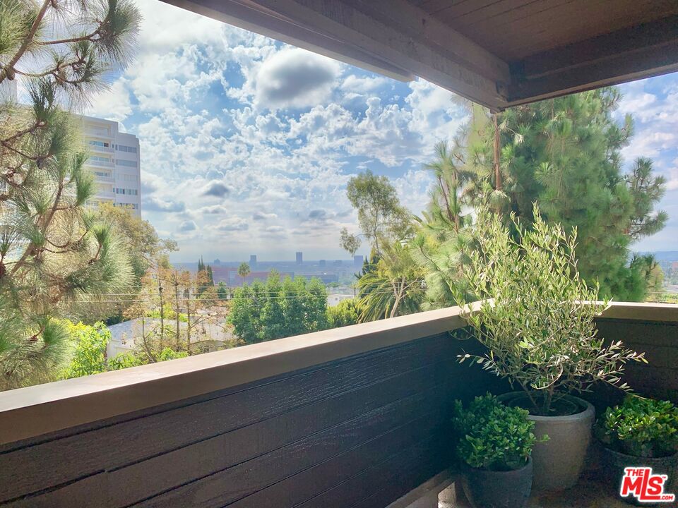 1033 Carol Dr Unit: 304