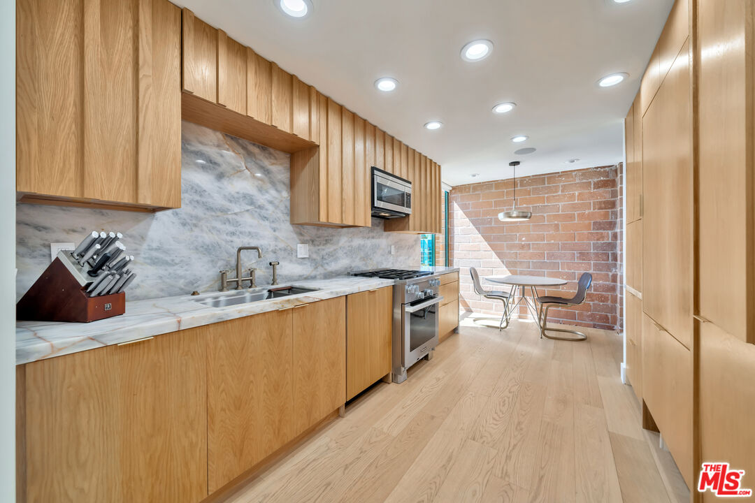 1033 Carol Dr Unit: 304