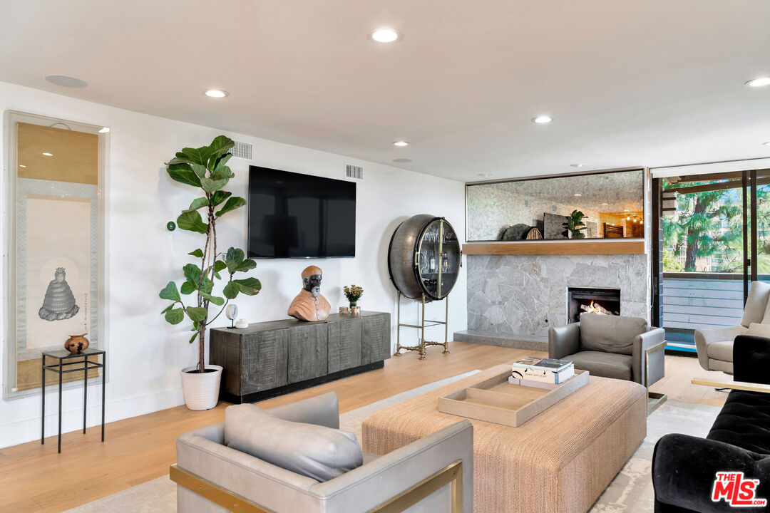 1033 Carol Dr Unit: 304