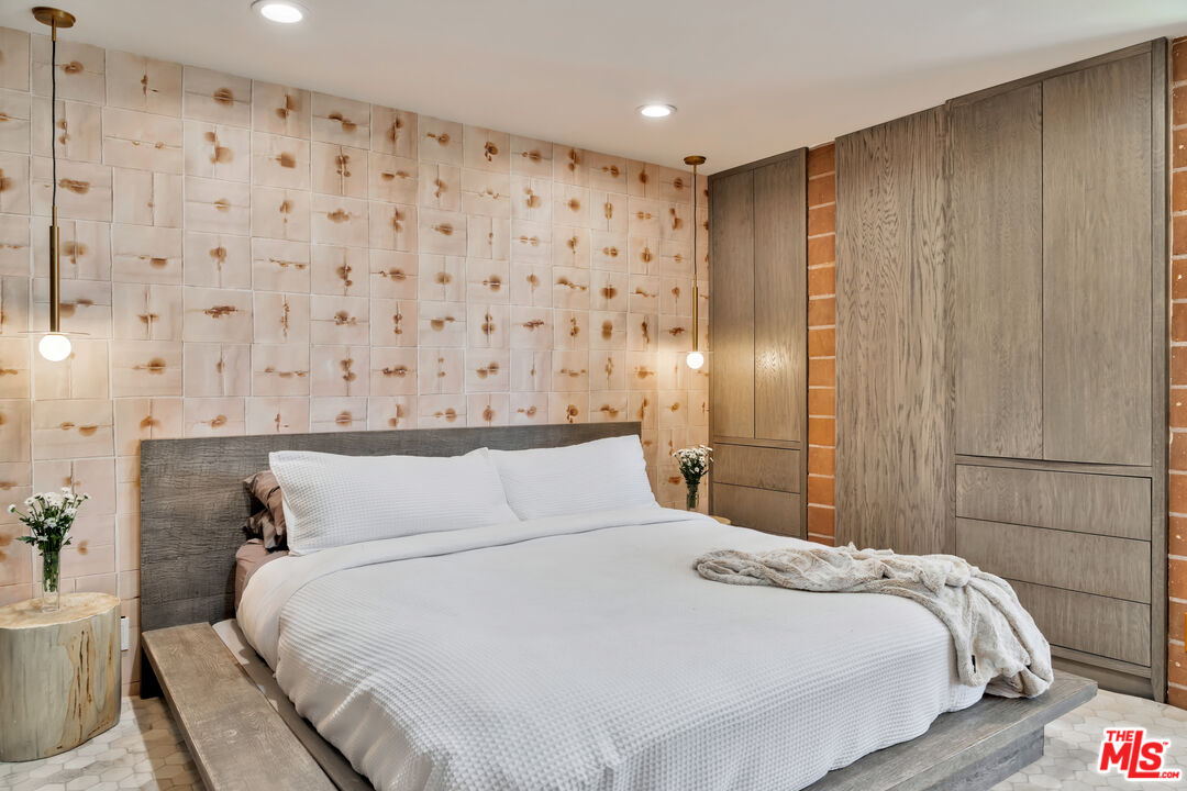 1033 Carol Dr Unit: 304