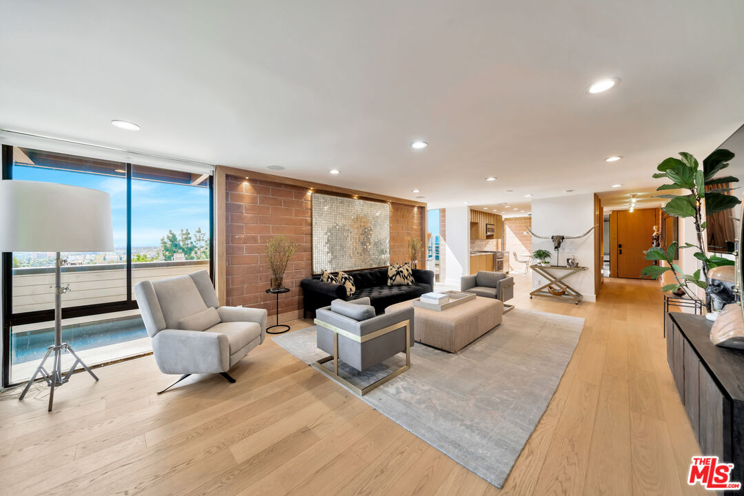 1033 Carol Dr Unit: 304