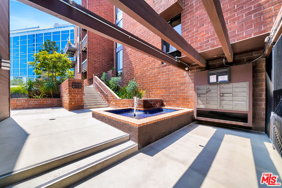 1033 Carol Dr Unit: 304