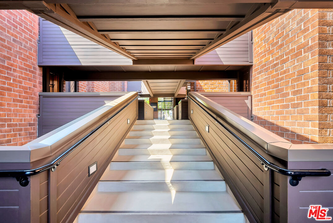 1033 Carol Dr Unit: 304