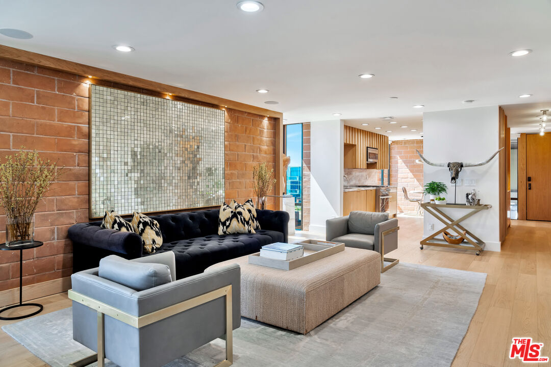 1033 Carol Dr Unit: 304