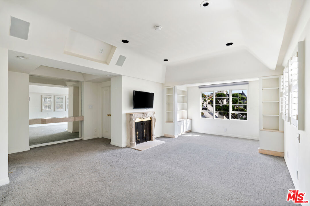 9679 Charleville