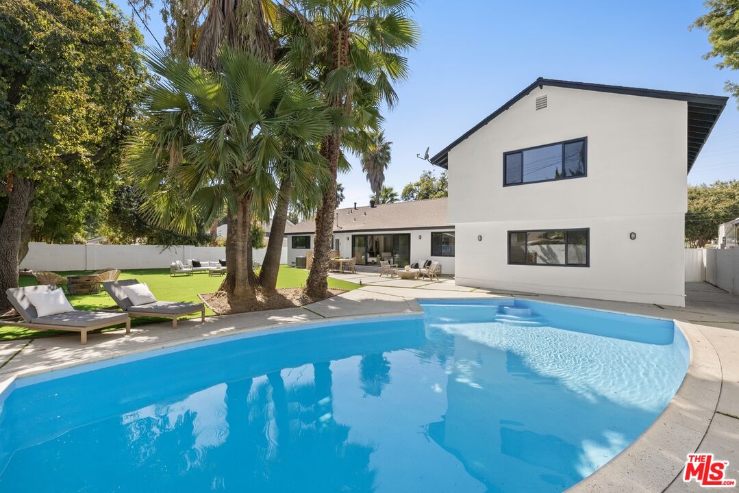8356 Fallbrook Ave