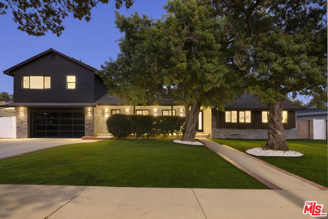 8356 Fallbrook Ave