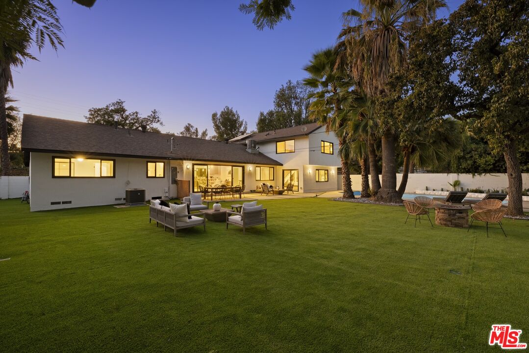 8356 Fallbrook Ave
