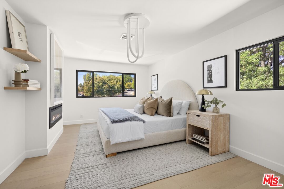 8356 Fallbrook Ave