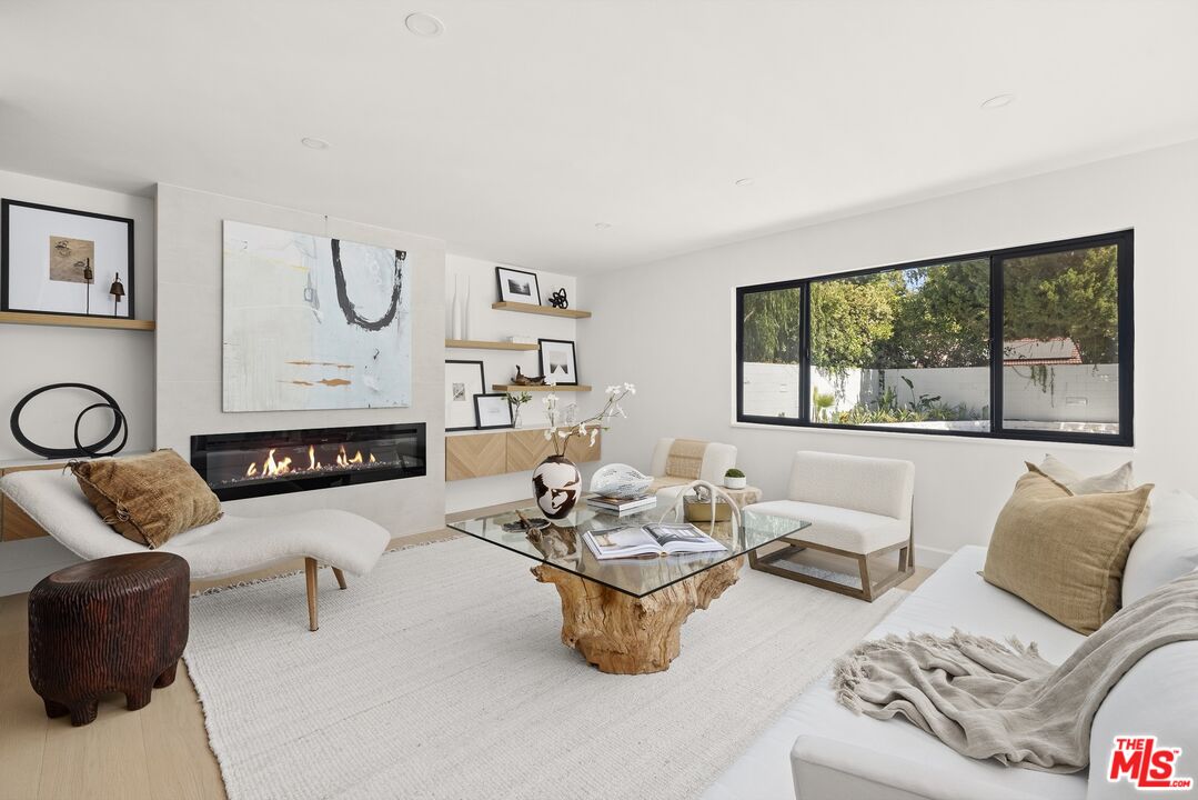 8356 Fallbrook Ave